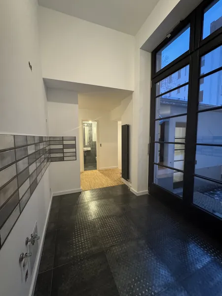 Einfach WOW! 2 Zimmer Loftstyle-Maisonette in ehemaliger Metallbauwerkstatt - mit Terrasse! — photo 1